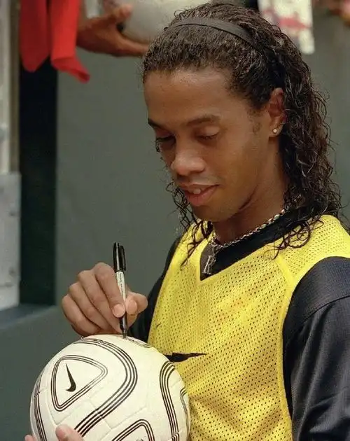 跟队：DV9想自由身离队，他相信自己有1200万年薪不会被雪藏.