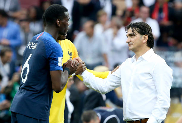 通过实施有 通过实施有