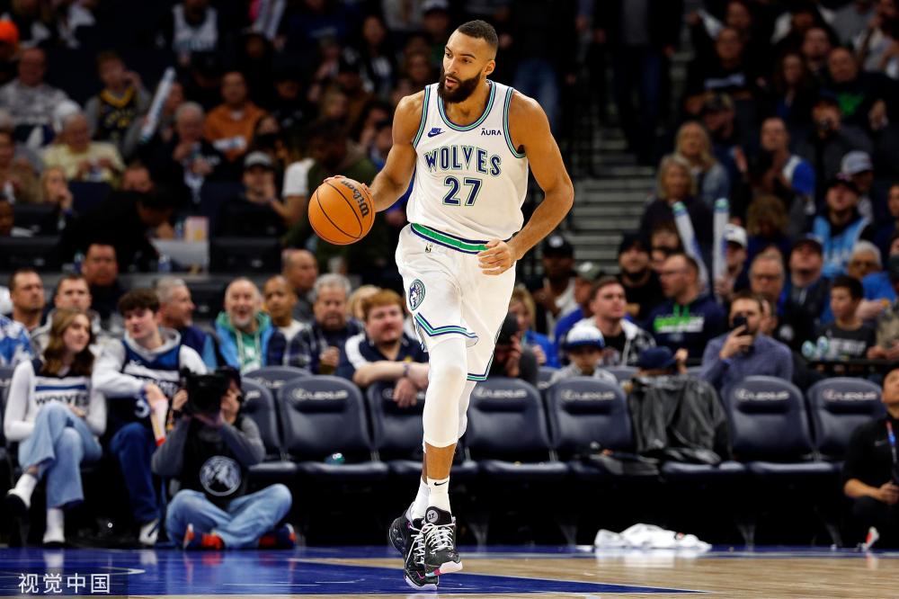 利物浦上次英超主场输三球还是21年2月，当时1-4不敌曼城（利物浦英超主场上次净负三球要追溯到2021年2月，当时1-4负于曼城）